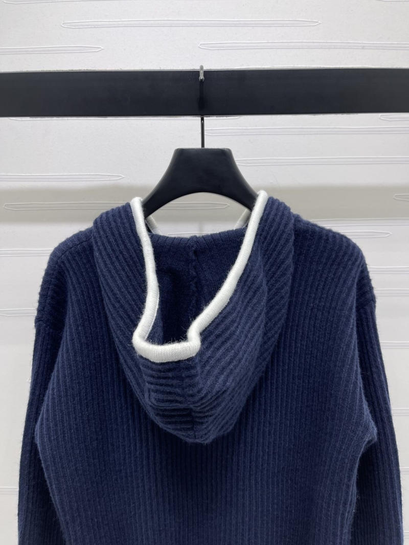 Ce1i*e outwears
